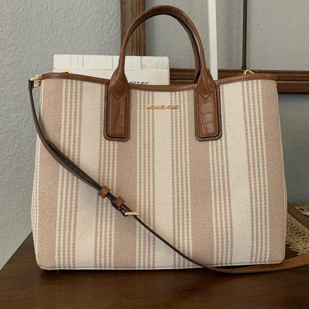 New Mk ♥️ medium tote Greenwich - Picture 3 of 13